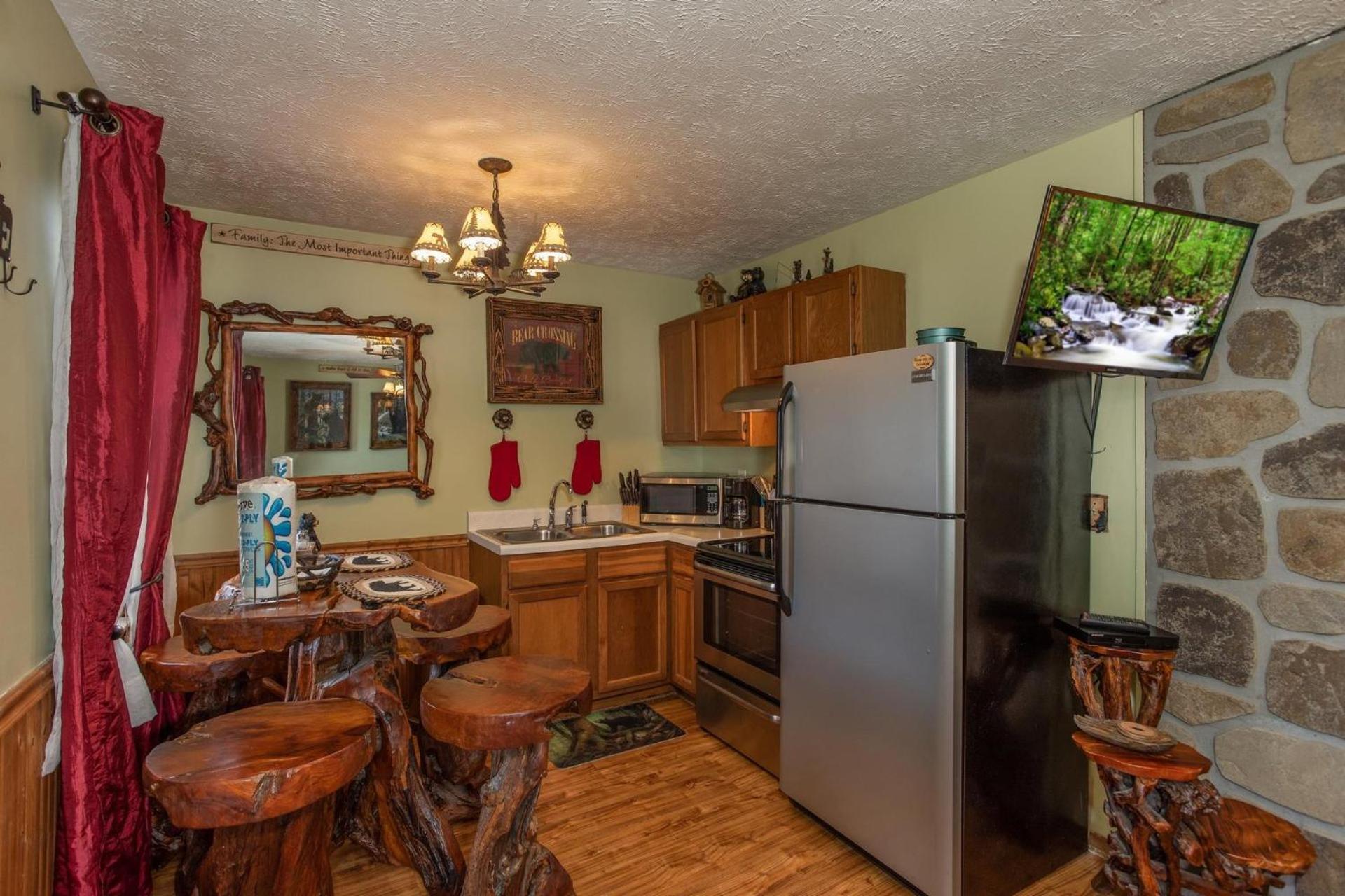 Bear Mountain Hollow-Free Dollywood Ticket- Cozy Cabin With A Hot Tub, Arcade & Deck Close To Town ピジョンフォージ エクステリア 写真