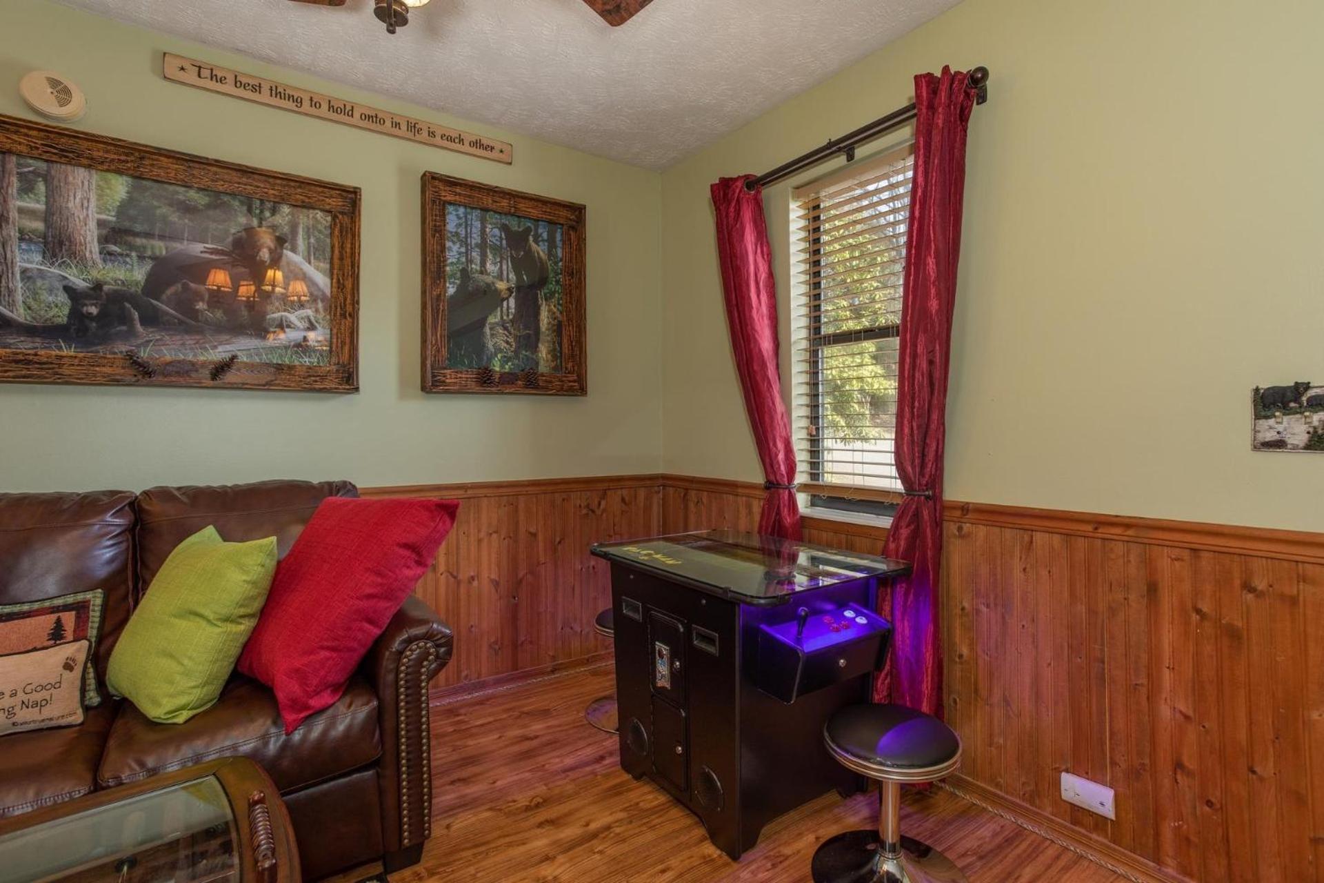 Bear Mountain Hollow-Free Dollywood Ticket- Cozy Cabin With A Hot Tub, Arcade & Deck Close To Town ピジョンフォージ エクステリア 写真